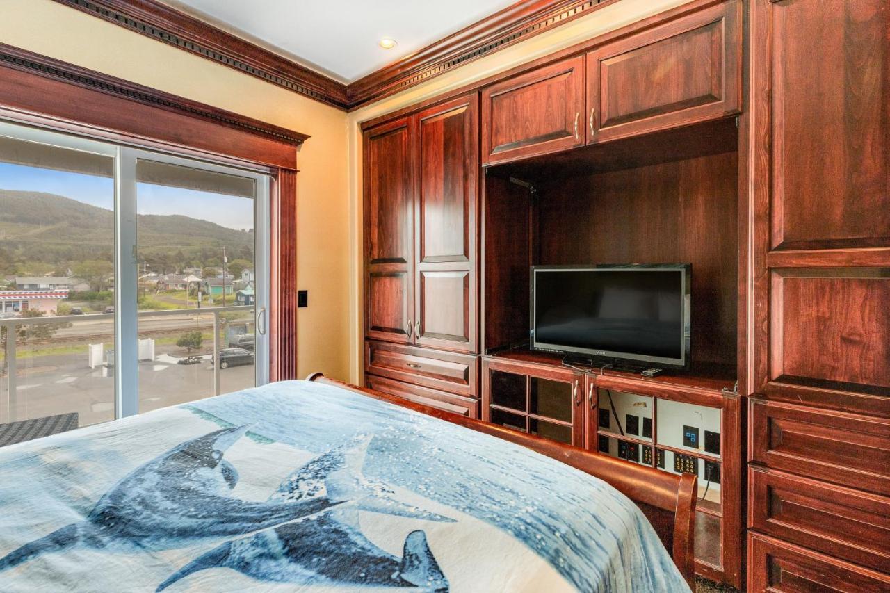 Oceanfront Seascape Holiday home *