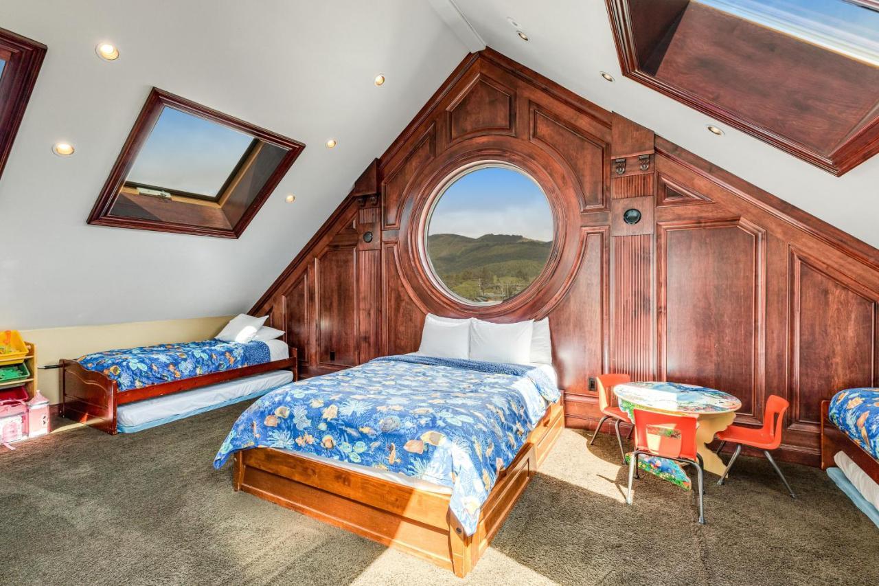 Oceanfront Seascape Holiday home